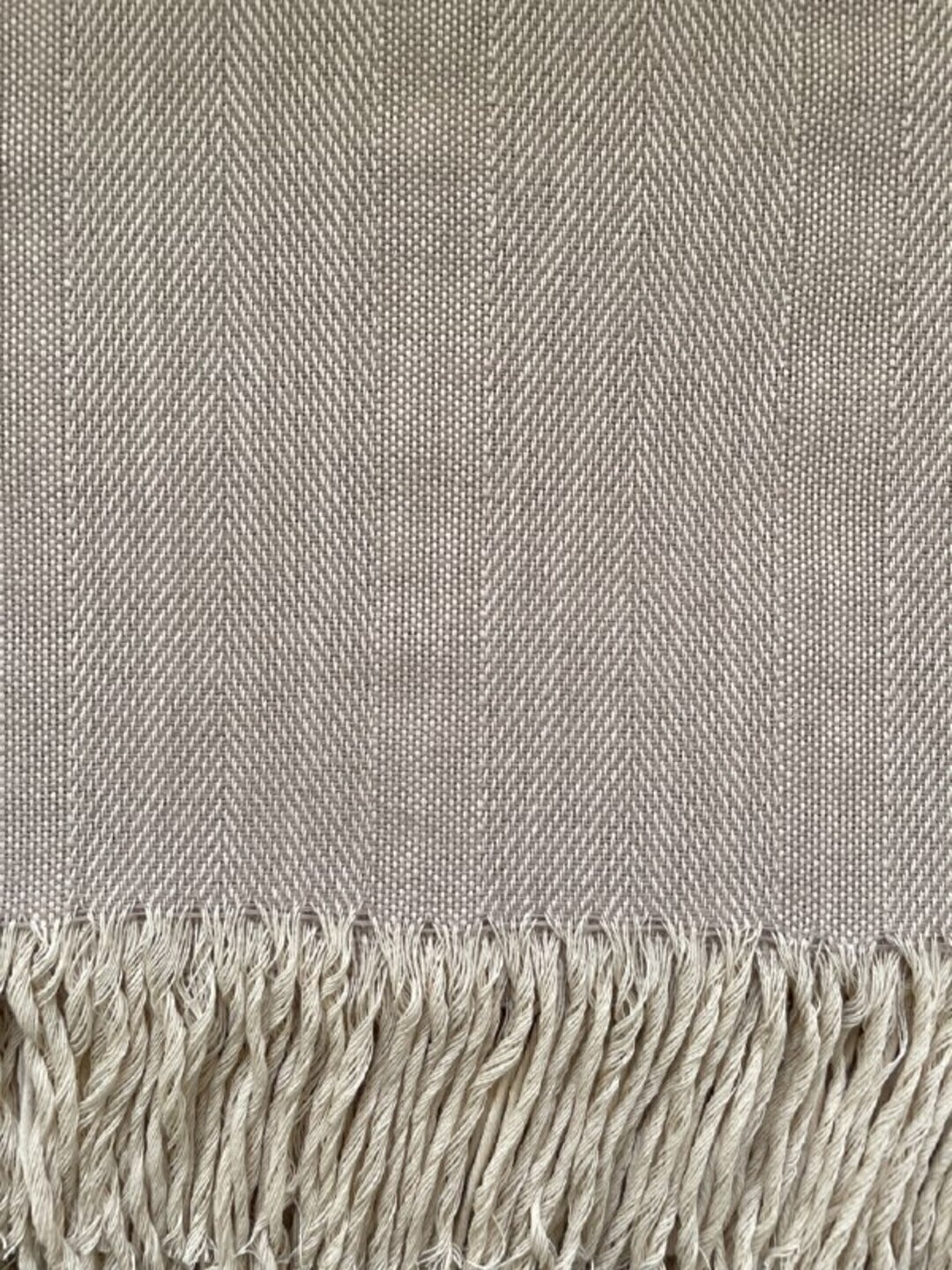 Плед Елочка с бахромой Влади, белый-серый, 9050166