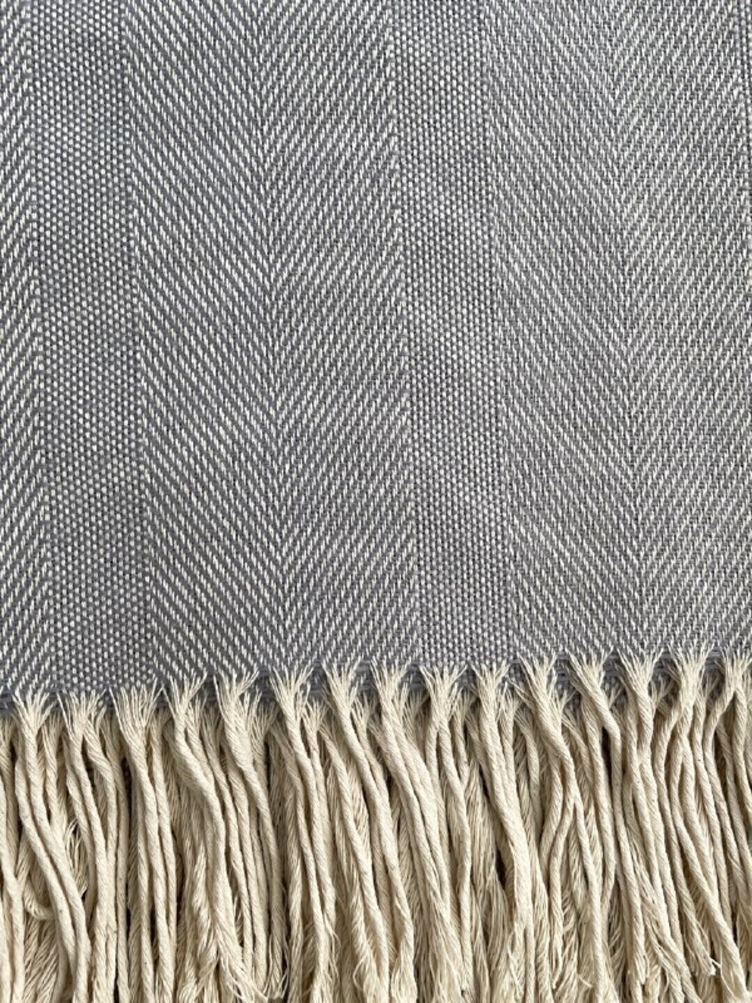 Плед Елочка с бахромой Влади, белый-серый, 9050166